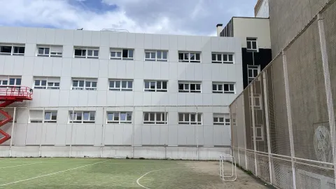 Fachada de patio interior colegio de los maristas